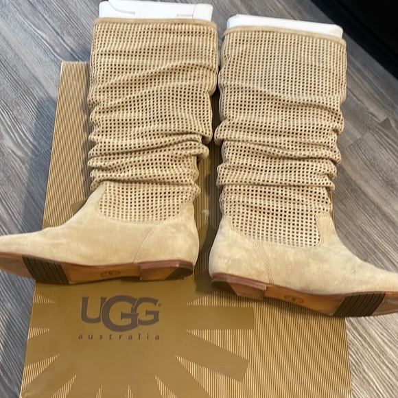 Ugg boots - Picture 2 of 2